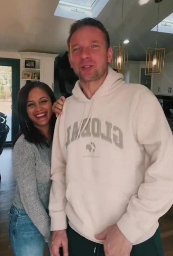 Hẹn hò với ông chủ hơn 20 tuổi, cô gái chỉ cách vượt qua lời đàm tiếu-2