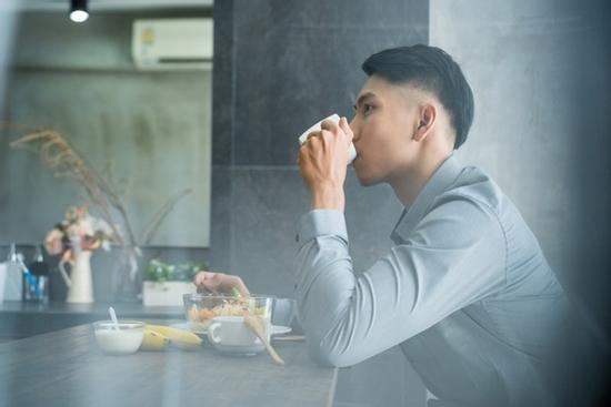 Bà chủ nhà trọ đột nhiên đem sổ đỏ sang hỏi tôi làm con rể