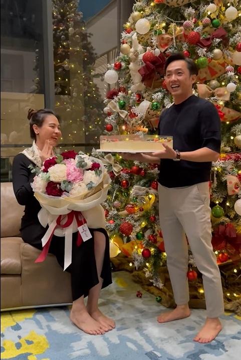 Cường Đô La khóa môi Đàm Thu Trang mừng sinh nhật tuổi 33-1