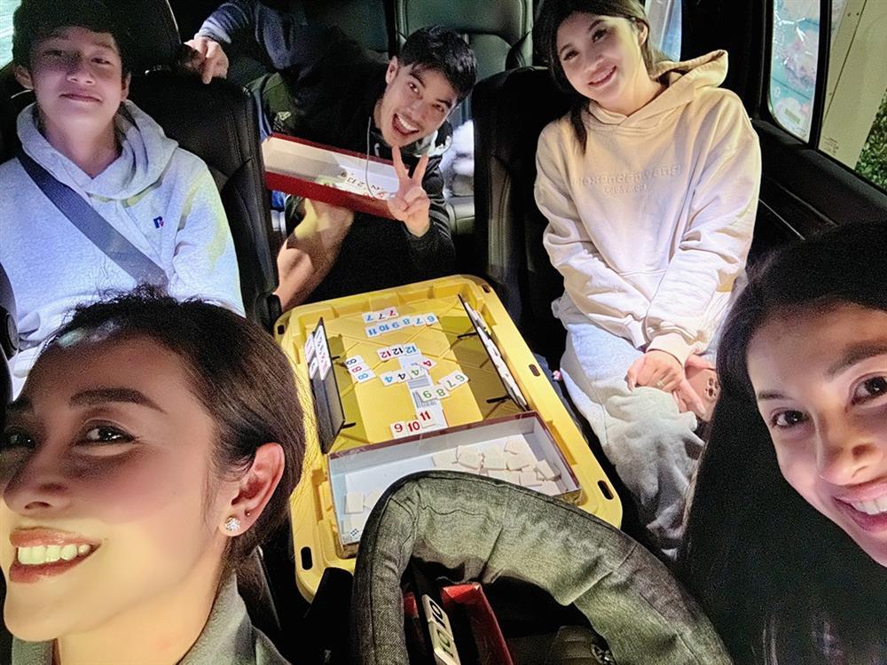 Lộ diện gia đình Jennifer Phạm, ngoại hình đẹp đều-8