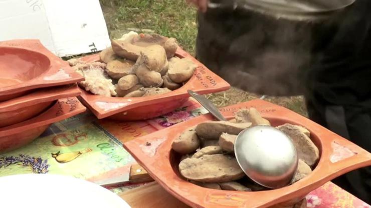 Món ăn kinh dị nhất Serbia khiến du khách ai nấy choáng váng-1