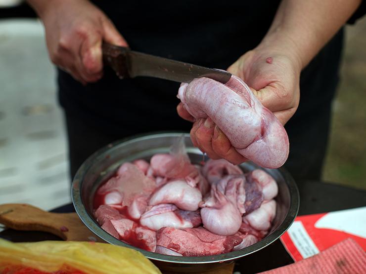 Món ăn kinh dị nhất Serbia khiến du khách ai nấy choáng váng-2