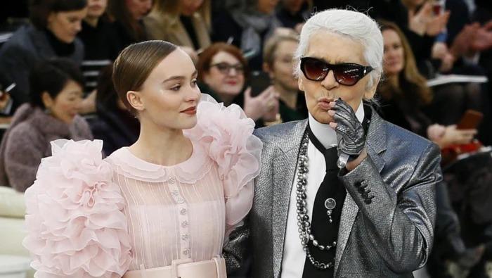 Vụ Lily-Rose Depp bị đá xéo nói lên ẩn khuất tối tăm gì của địa hạt thời trang?-4