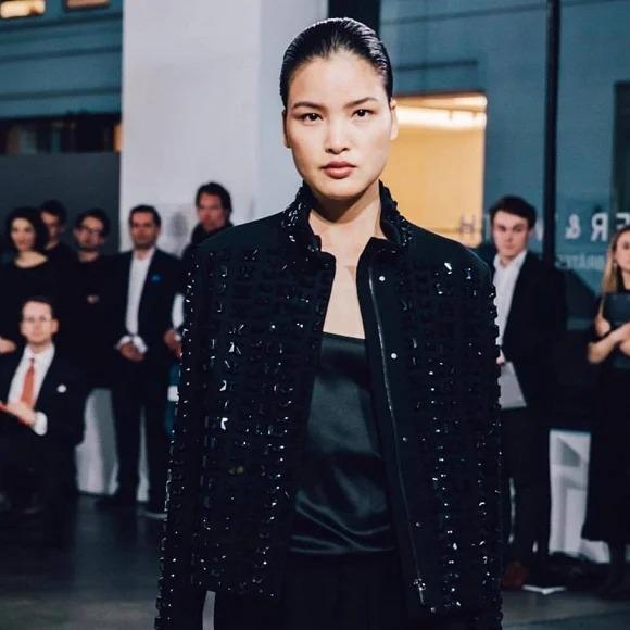 Vụ Lily-Rose Depp bị đá xéo nói lên ẩn khuất tối tăm gì của địa hạt thời trang?-6