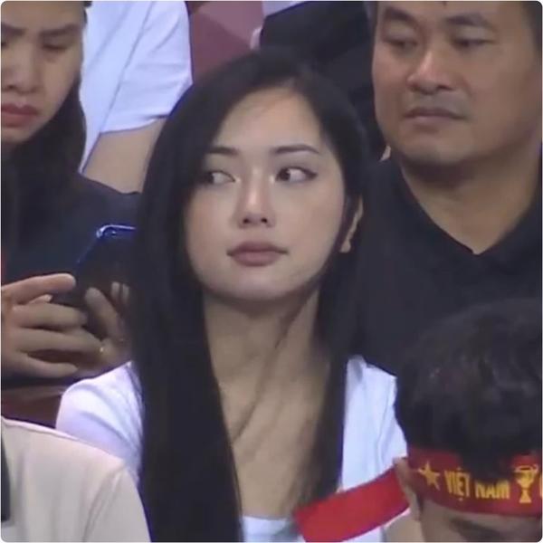 Vợ Đức Chinh bị chụp lén, nhan sắc có đỉnh như ảnh phây?-2