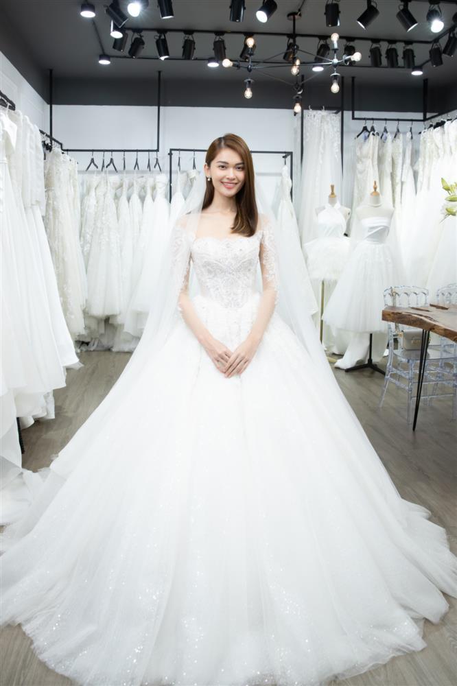 Á hậu Thùy Dung hé lộ váy cưới, không yêu cầu dress code trong tiệc-2