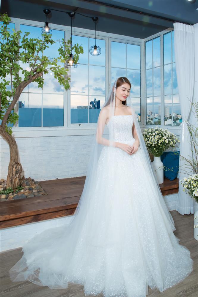 Á hậu Thùy Dung hé lộ váy cưới, không yêu cầu dress code trong tiệc-6