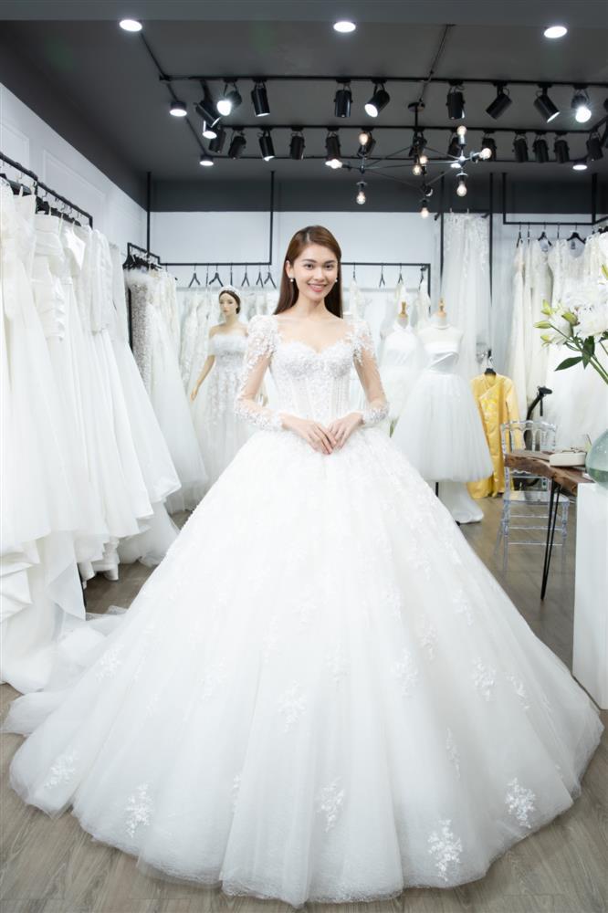 Á hậu Thùy Dung hé lộ váy cưới, không yêu cầu dress code trong tiệc-7