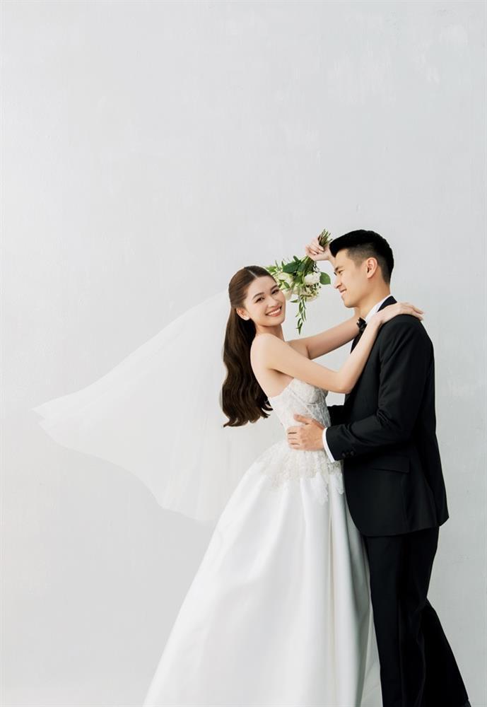 Á hậu Thùy Dung hé lộ váy cưới, không yêu cầu dress code trong tiệc-8