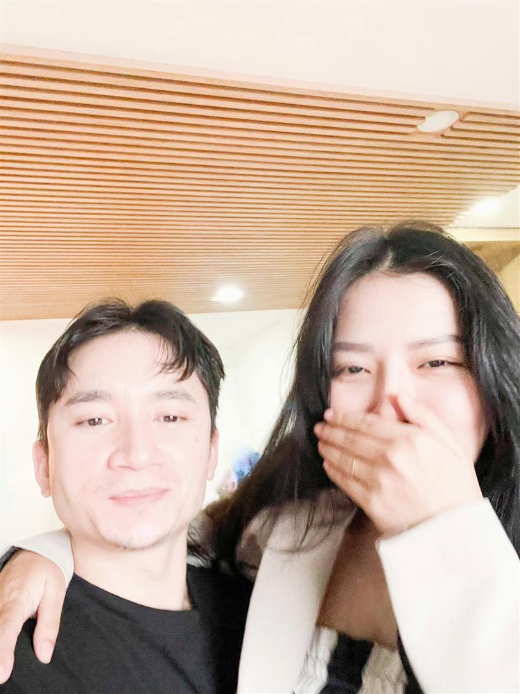 Vợ chồng Phan Mạnh Quỳnh xuất hiện lôi thôi kỷ niệm 7 năm yêu-1