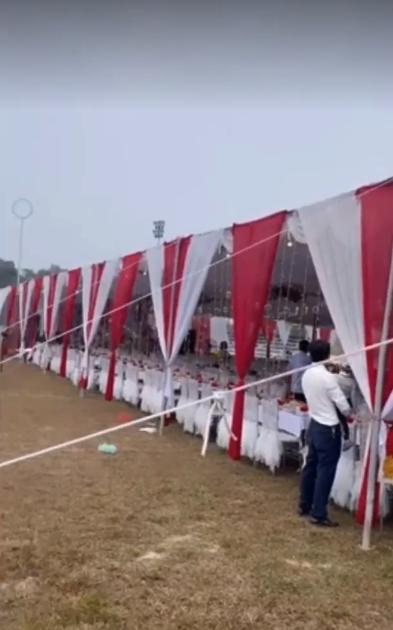 Dựng rạp cưới nhưng quên mua cọc, gia chủ chơi hẳn cọc tiền tỷ-1