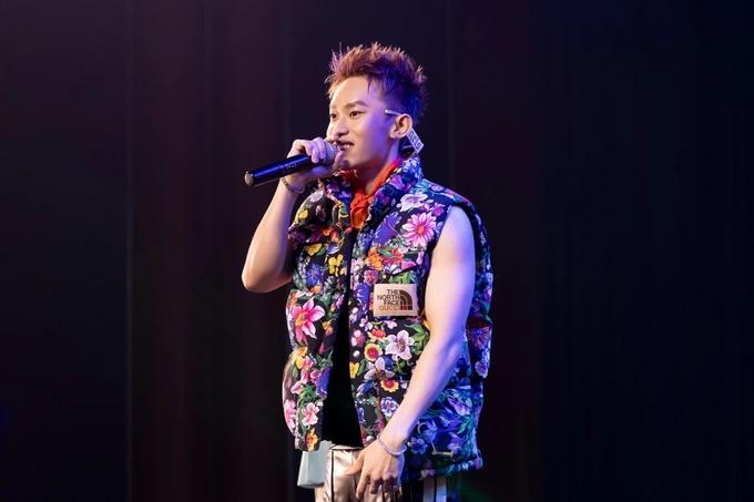 Kay Trần nhắn tin, Sơn Tùng chỉ xem không hồi đáp-2