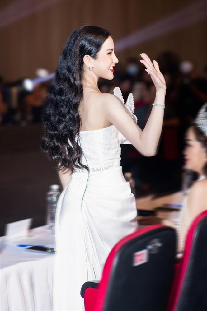 Diệp Lâm Anh cam thường trắng phát sáng, đẹp không thua Hoa hậu-8