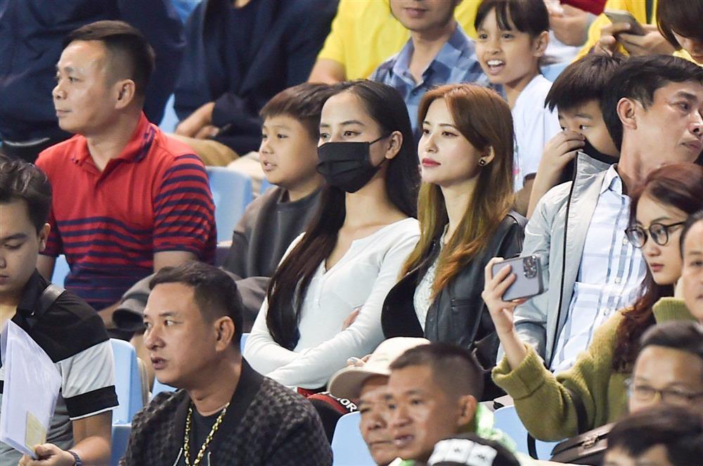 Bạn gái Đặng Văn Lâm lộ diện sau khi bị chê mặt mẹt, mồm xấu-7