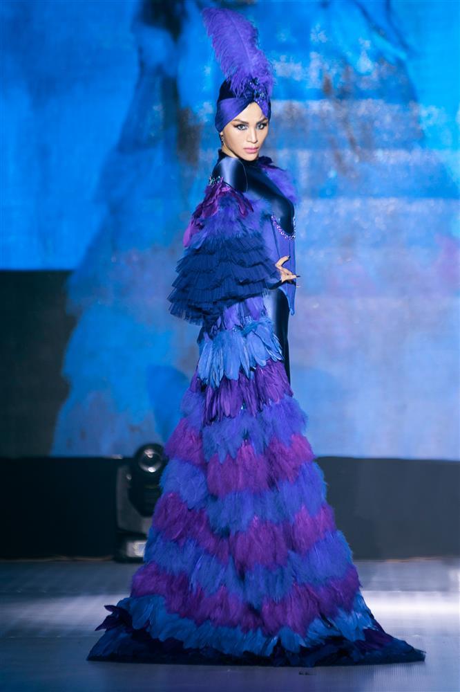 Miss Supranational đọ catwalk HHen Niê trong show Tuyết Lê-9