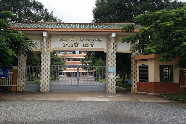 Nữ sinh lớp 10 hẹn nhau đánh hội đồng bạn cùng lớp-2