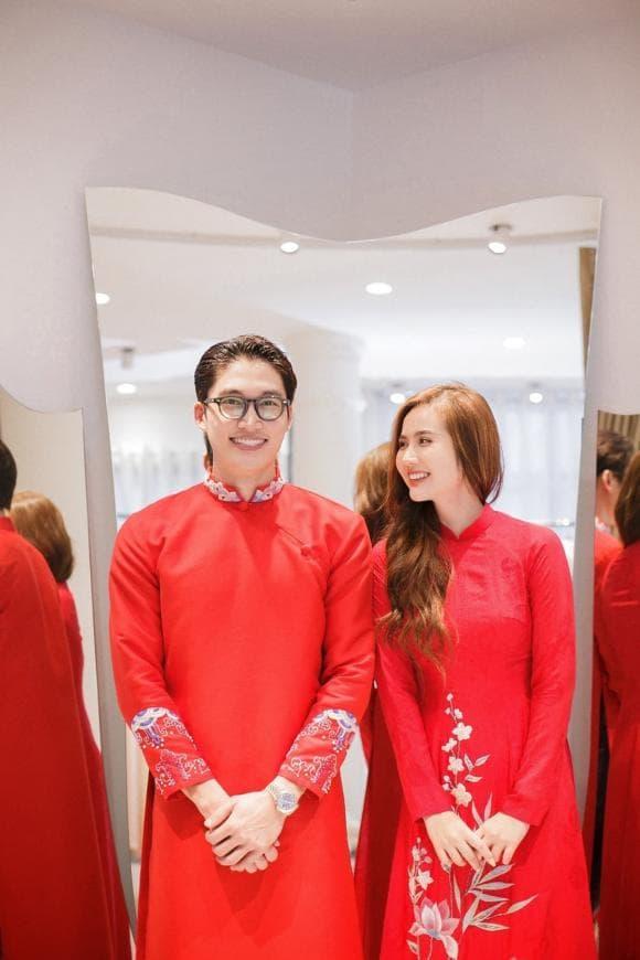 Đình Tú và Huyền Lizzie lên đồ cùng hội bạn, vẫn giữ khoảng cách-3