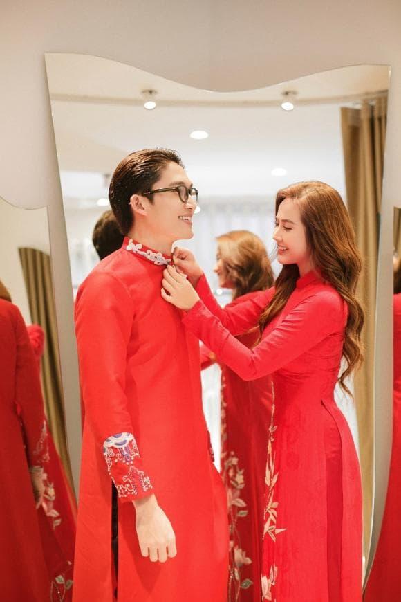 Đình Tú và Huyền Lizzie lên đồ cùng hội bạn, vẫn giữ khoảng cách-4