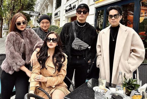 Đình Tú và Huyền Lizzie lên đồ cùng hội bạn, vẫn giữ khoảng cách-1