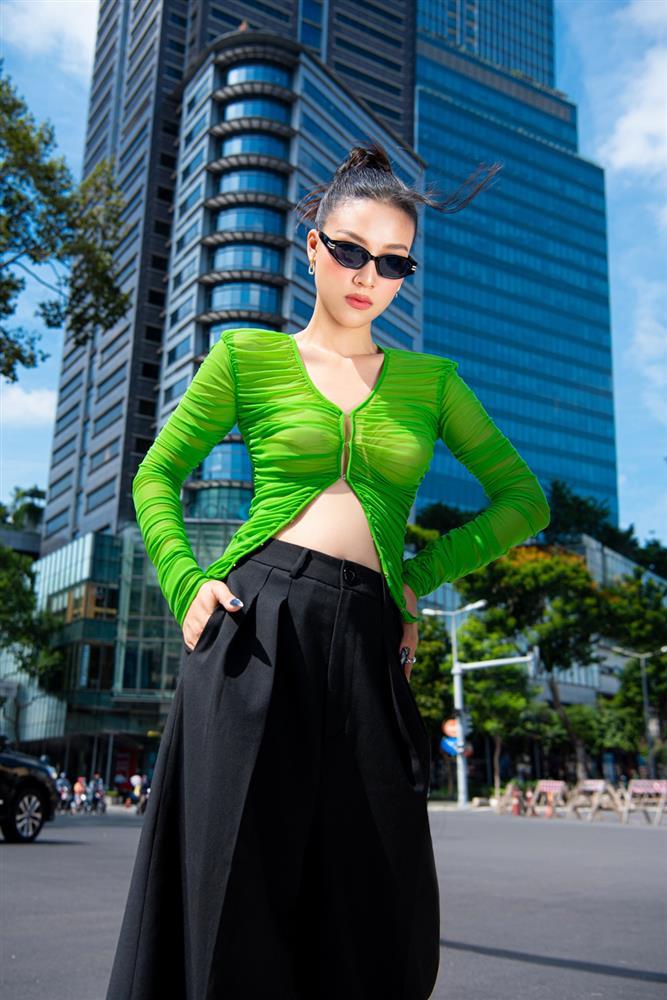 Hoàng Oanh đụng hàng Thùy Tiên, bất ngờ sắc vóc mẹ bỉm-3