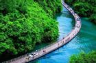 Con đường nhấp nhô trên mặt nước ở Trung Quốc