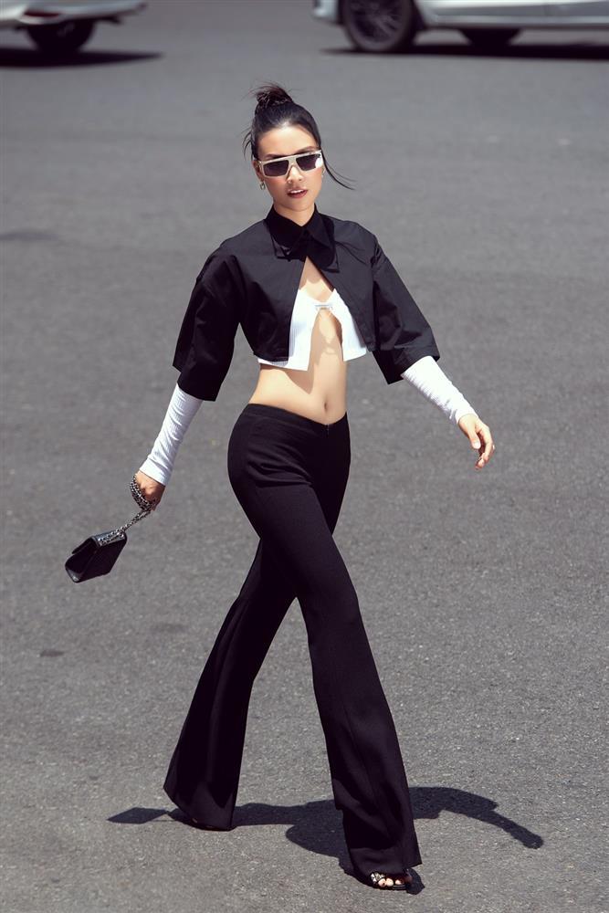 Hoàng Oanh đụng hàng Thùy Tiên, bất ngờ sắc vóc mẹ bỉm-5