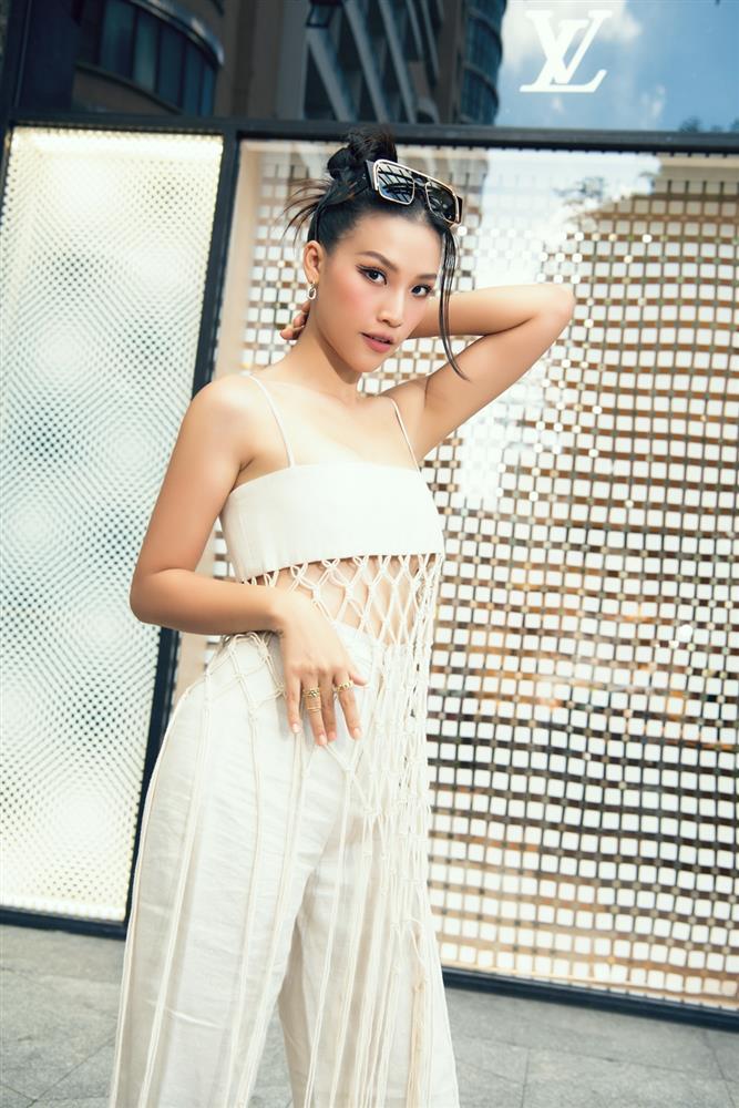 Hoàng Oanh đụng hàng Thùy Tiên, bất ngờ sắc vóc mẹ bỉm-8