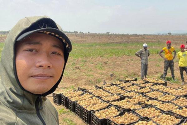 Fans công khai tỏ tình hộ với Thùy Tiên, Quang Linh phản ứng khó đỡ-6