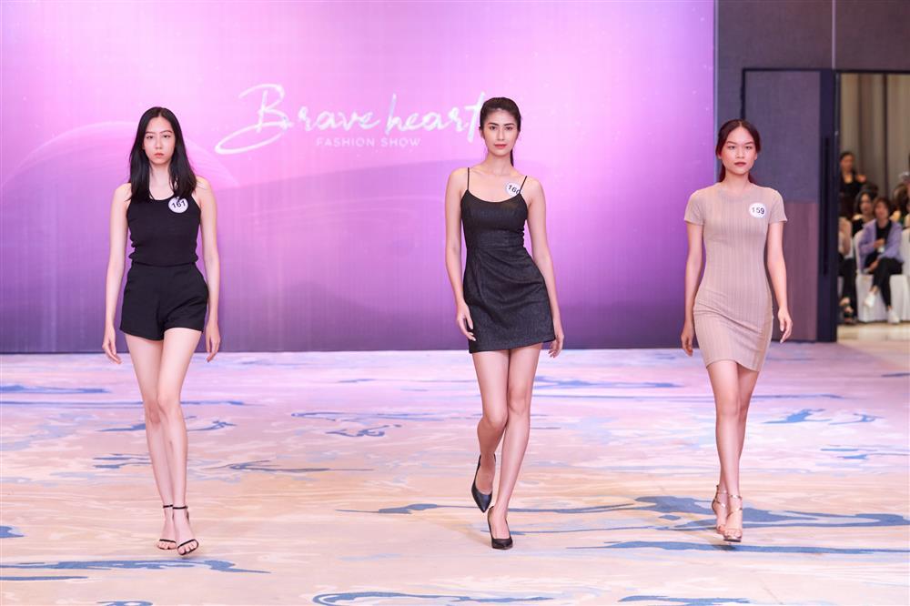 Hoa hậu Khánh Vân: Quyết tâm làm Fashion Show dù áp lực-13