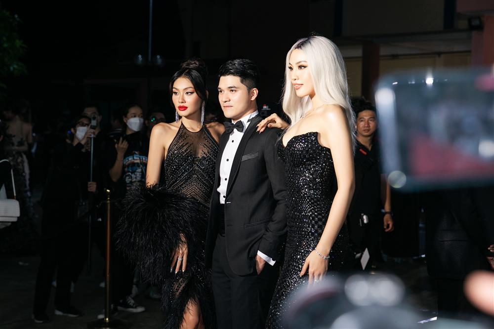 Thủy Tiên đổi gió phong cách, sáng nhất thảm đỏ toàn mỹ nhân-2