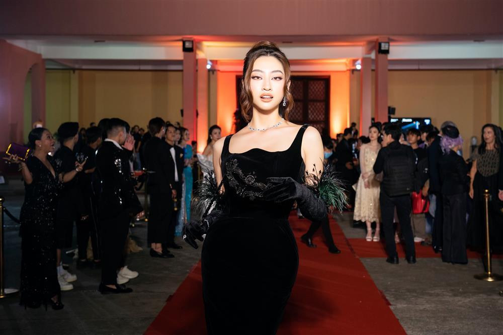 Thủy Tiên đổi gió phong cách, sáng nhất thảm đỏ toàn mỹ nhân-5