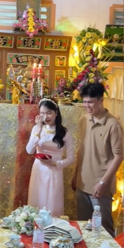 Được em tặng vàng ngày cưới, chị ngã ngửa khi thấy quà bên trong-3