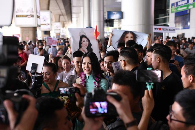 Thạch Thu Thảo - Nam Em như 2 thái cực khi về nước hậu Miss Earth-10