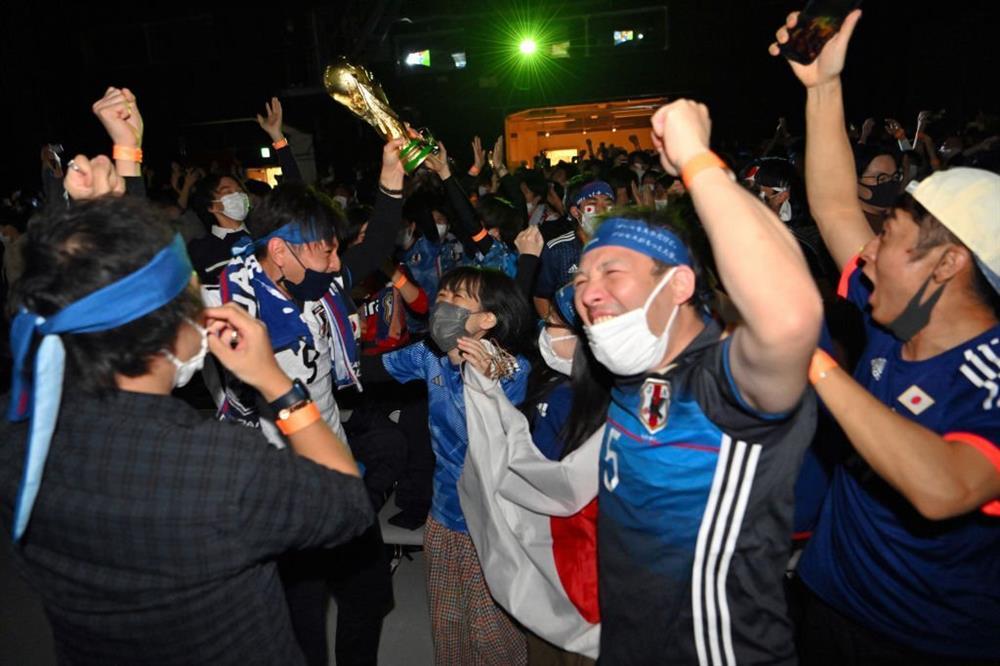 Fan vỡ òa khi Nhật giành vé knock-out World Cup 2022-2