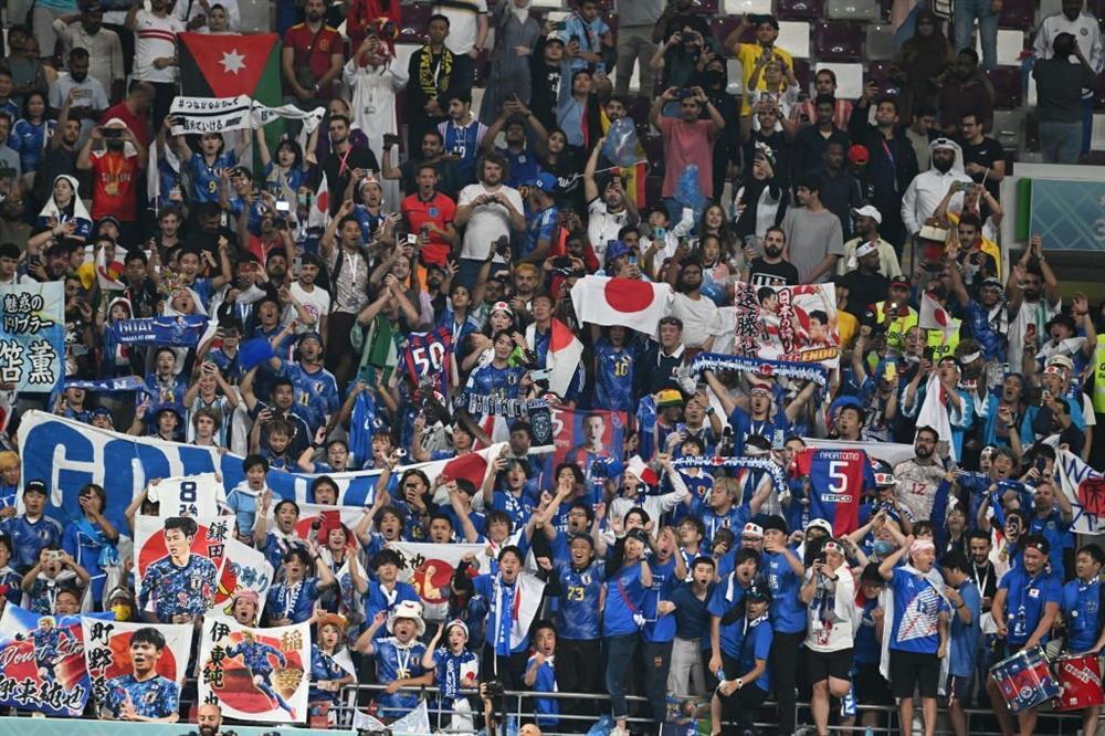 Fan vỡ òa khi Nhật giành vé knock-out World Cup 2022-4