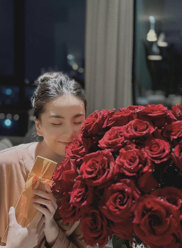 6 năm ngày cưới, MC Mai Ngọc được chồng giàu tặng quà bất ngờ-1