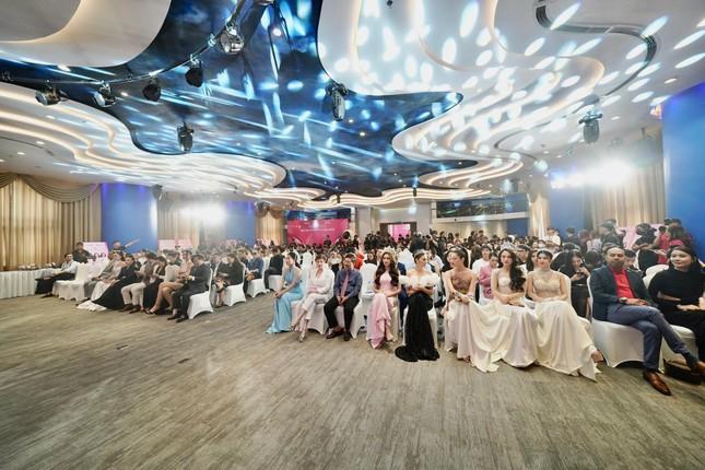 Lương Thùy Linh co ro vì lạnh, lấy váy của Mai Phương làm chăn-5