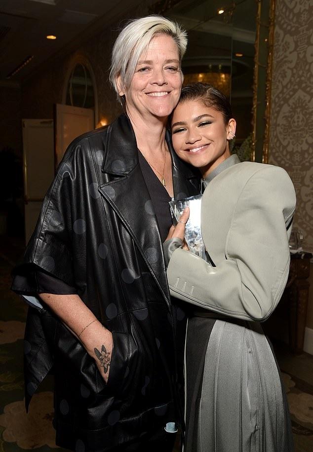 Động thái của mẹ Zendaya giữa tin con gái đính hôn Người Nhện-2