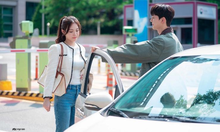 Học sao Hàn cách diện áo khoác vải tweed, đi chơi hay đi làm đều đẹp-6