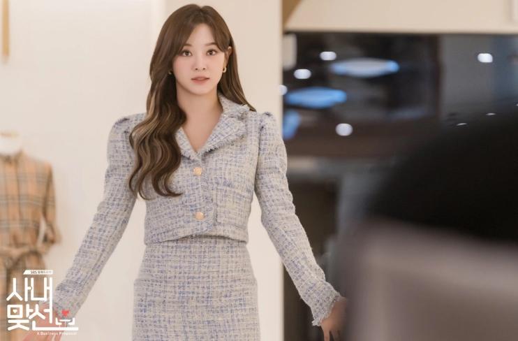 Học sao Hàn cách diện áo khoác vải tweed, đi chơi hay đi làm đều đẹp-7