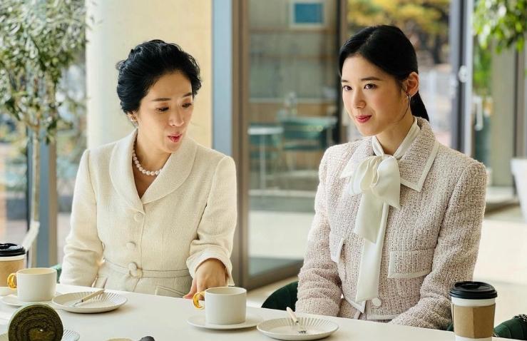 Học sao Hàn cách diện áo khoác vải tweed, đi chơi hay đi làm đều đẹp-9