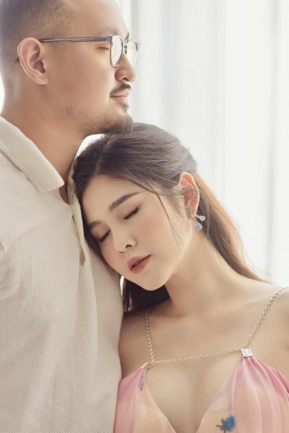 MC Thu Hoài mặc nóng bỏng, nhắn nhủ ngọt ngào chồng đại gia-1