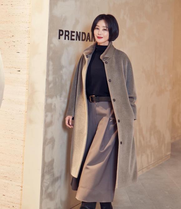 2 nàng hậu U60: Người trẻ như gái đôi mươi, kẻ xuống cấp không nhận ra-2