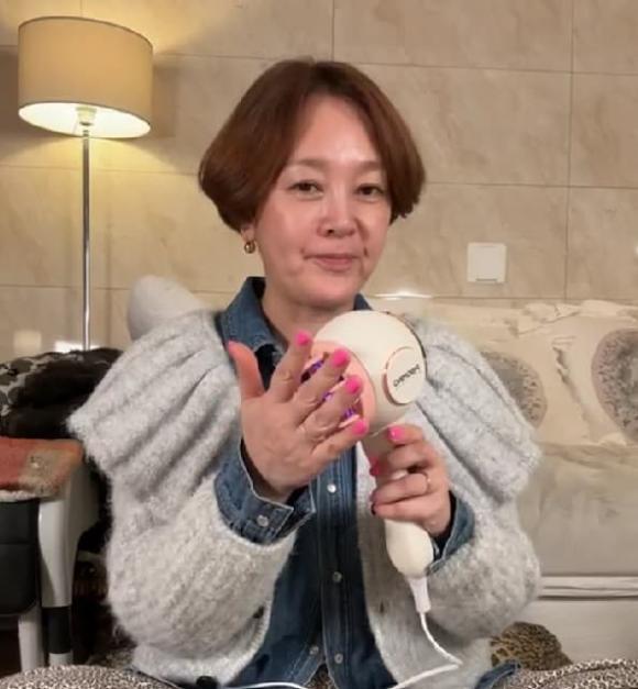 2 nàng hậu U60: Người trẻ như gái đôi mươi, kẻ xuống cấp không nhận ra-6