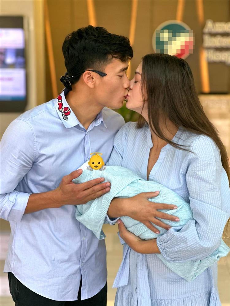 Vợ Bùi Tiến Dũng lộ ảnh khi ở nhà, xuề xòa chuẩn mẹ bỉm-1