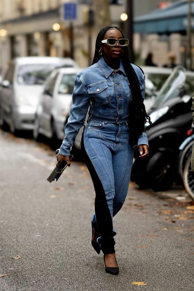 Xu hướng quần jeans chắp vá phủ sóng đường phố cuối năm-3