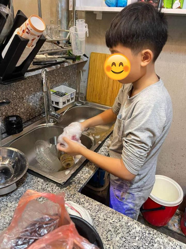 Muốn làm thêm để đóng tiền học phí, bé lớp 5 viết đơn quá hài-2