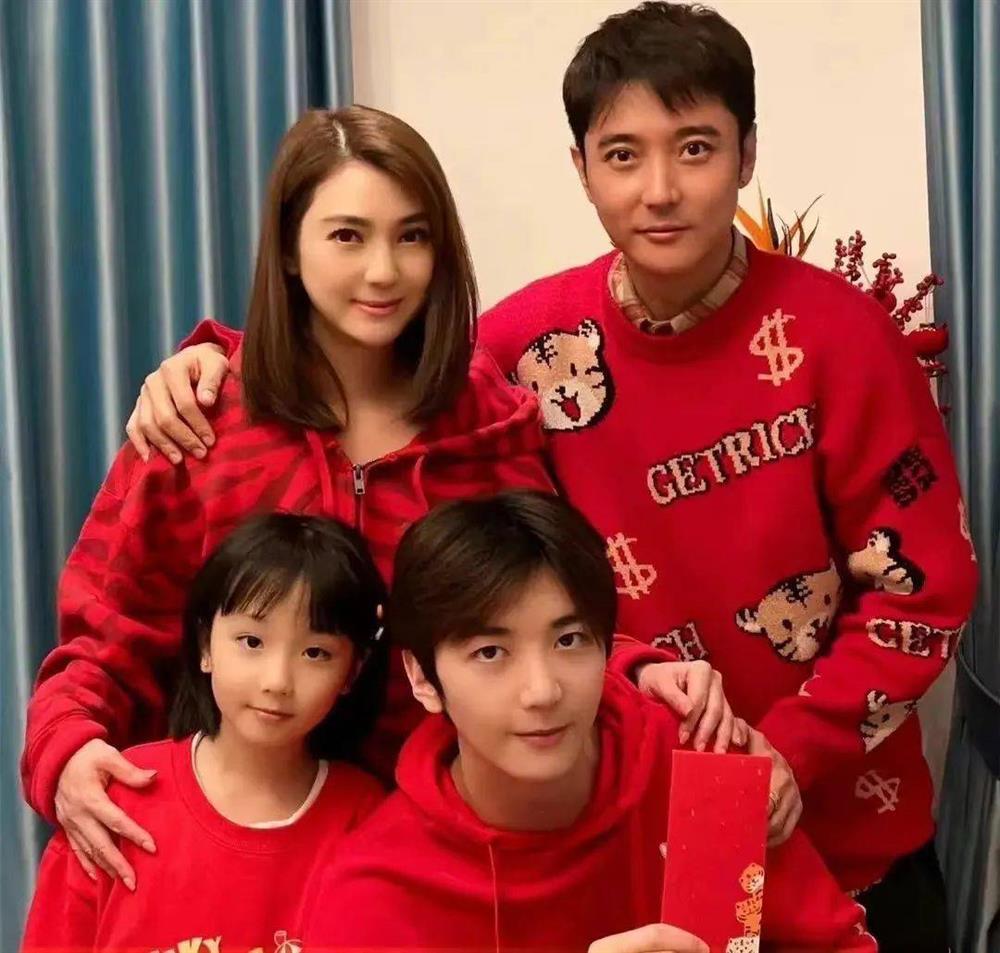 Hồng Hân tha thứ cho chồng kém 10 tuổi-5