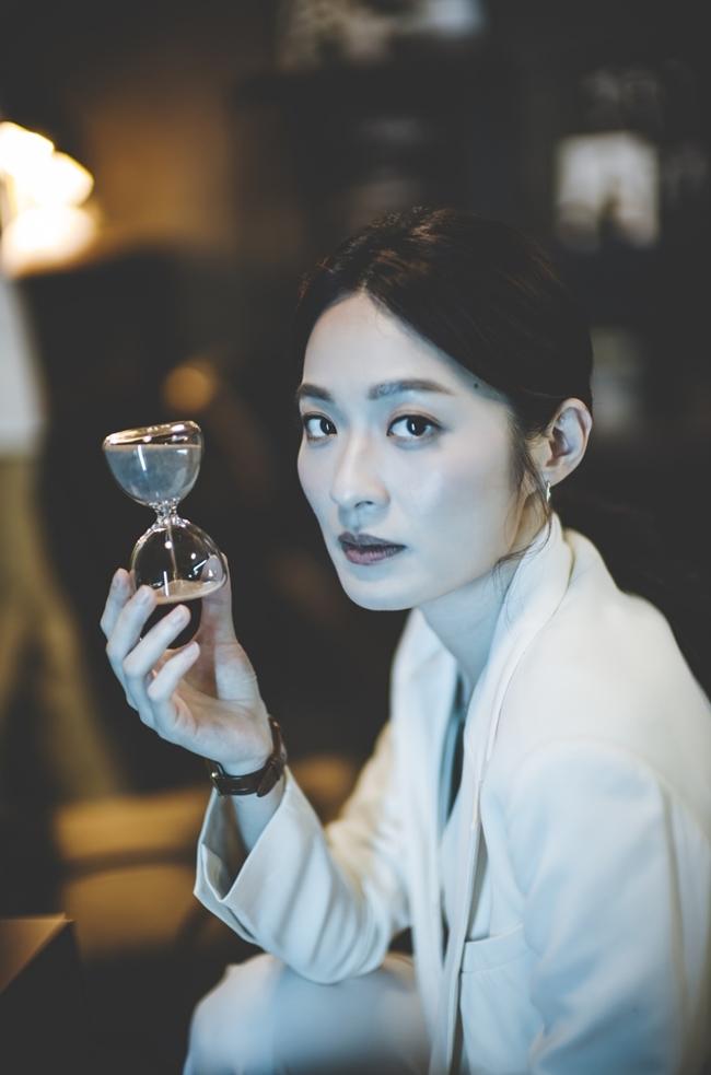 Dàn mỹ nhân phim hình sự khiến fan nam không thể rời mắt khỏi tivi-26