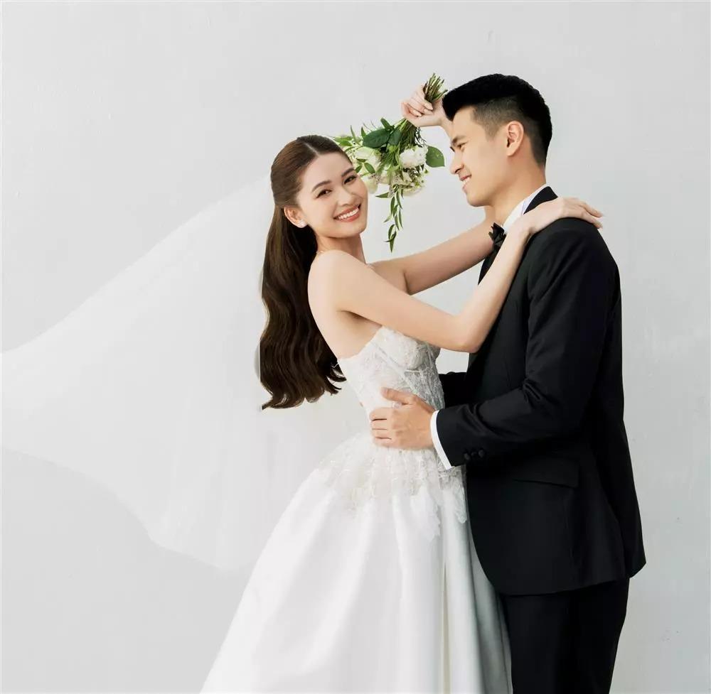 Chồng Thạc sĩ của Thùy Dung lộ full dung mạo trong lễ rước dâu-7